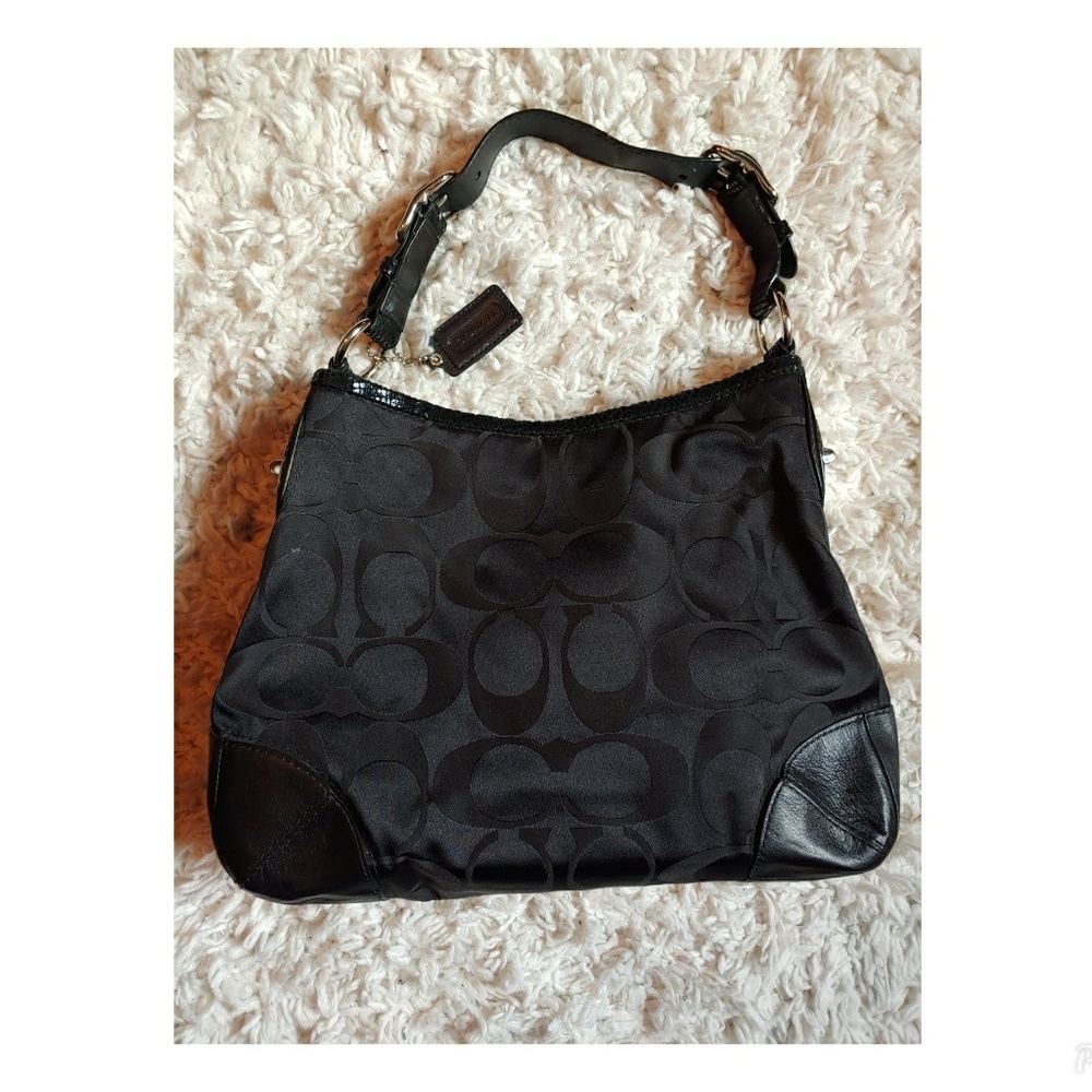 Coach 💕 Shoulder bag w/snake trim